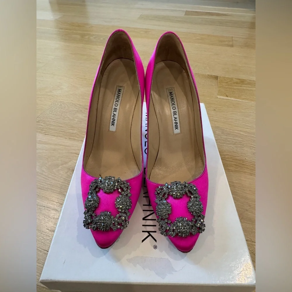 Manolo Blahnik Hangisi Silk Pumps size 36 - Picture 3 of 16